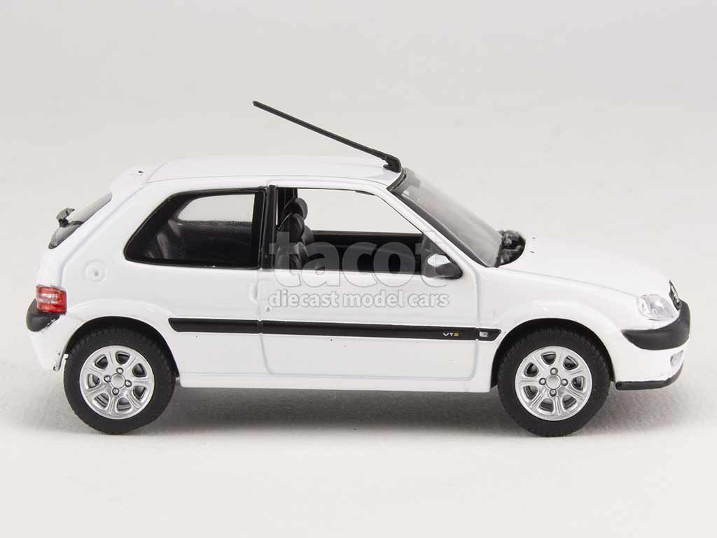 100204 Citroën Saxo VTS 16V 2000