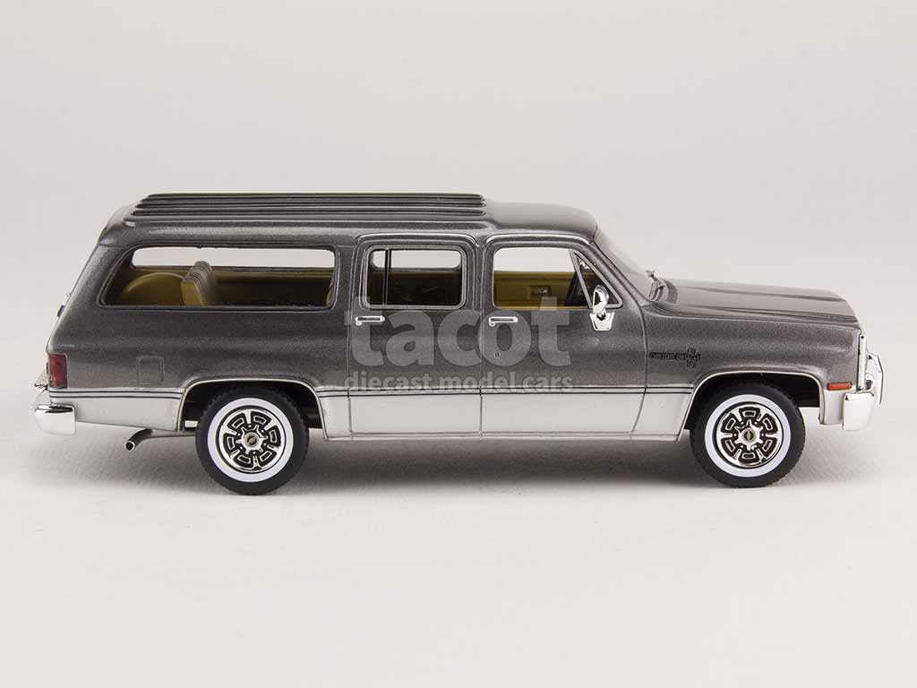 100307 Chevrolet Suburban 1981