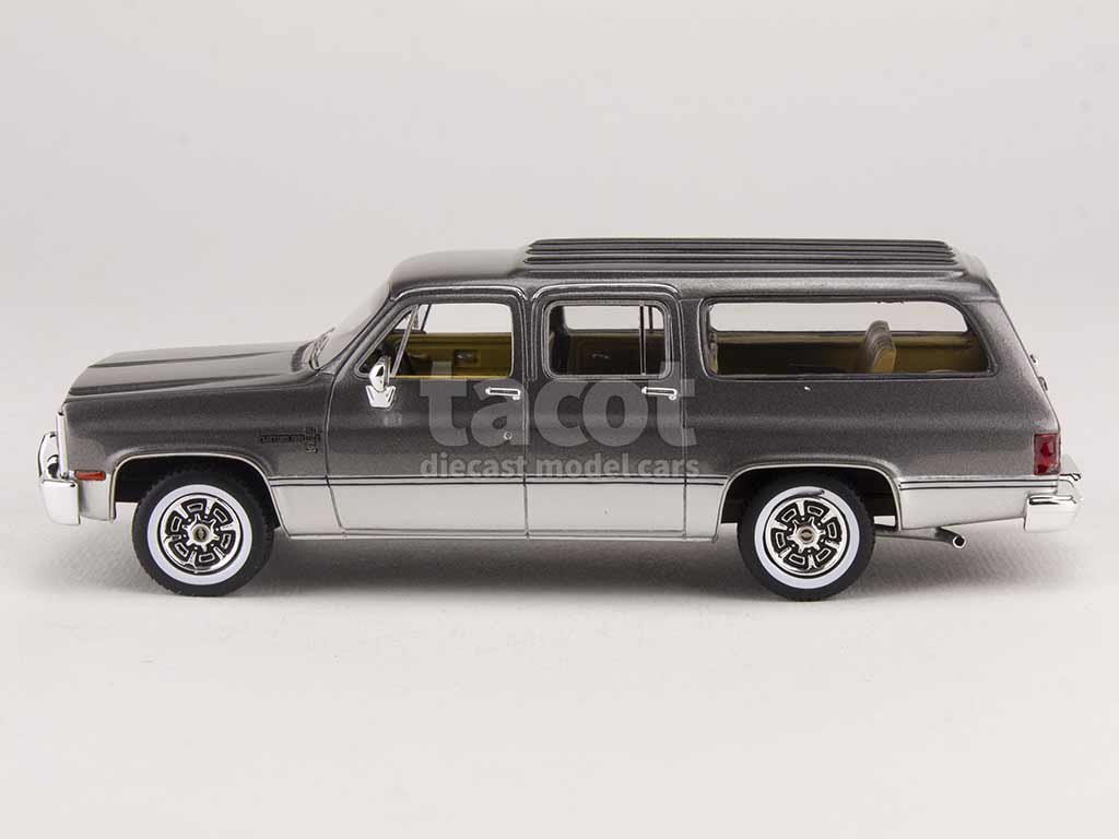 100307 Chevrolet Suburban 1981