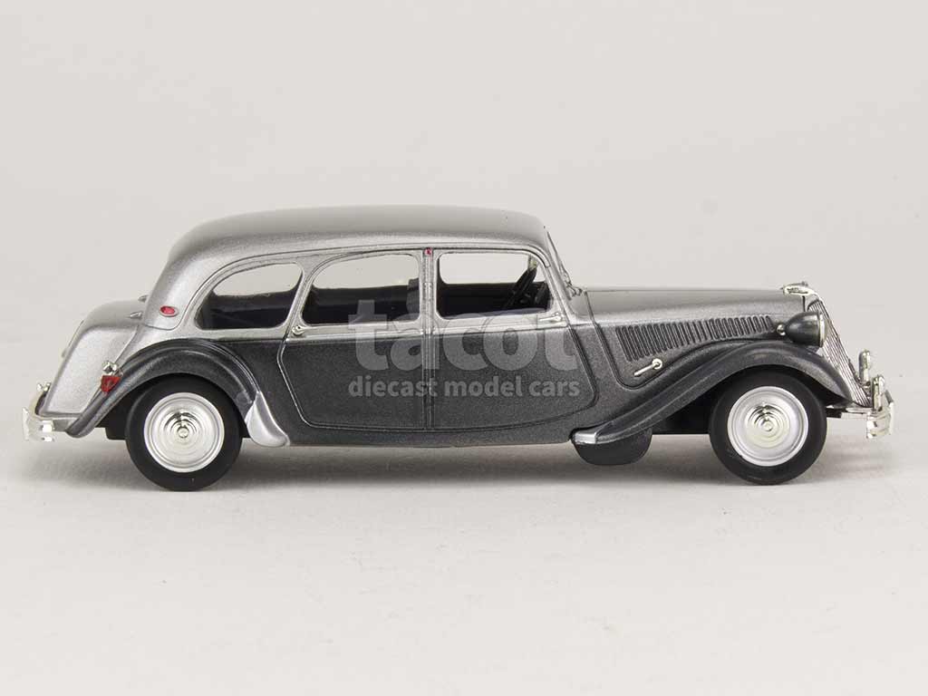 100330 Citroën Traction 15 Six Familiale 1954