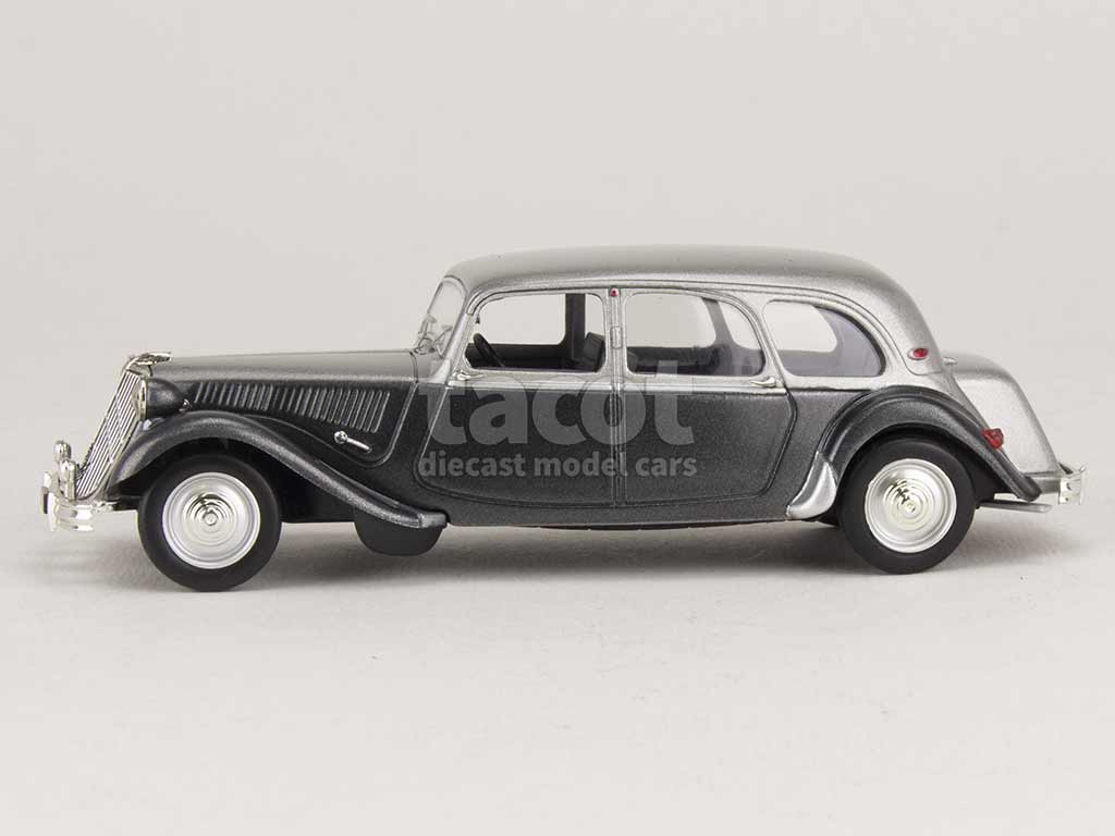 100330 Citroën Traction 15 Six Familiale 1954