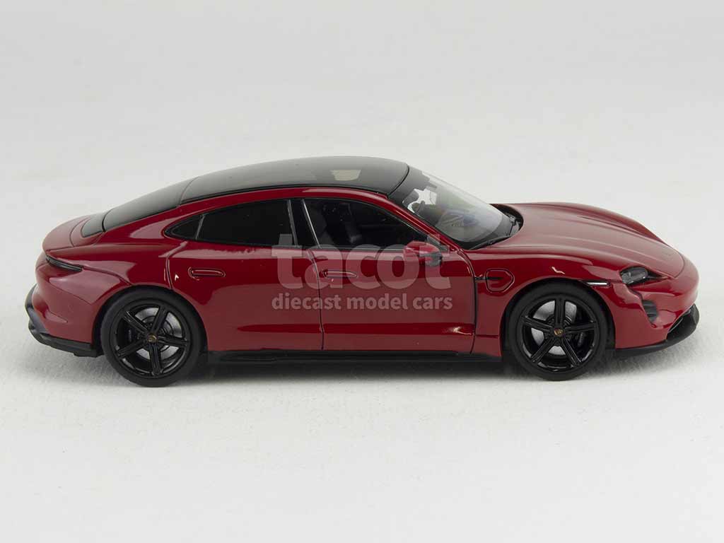 100672 Porsche Taycan GTS 2022