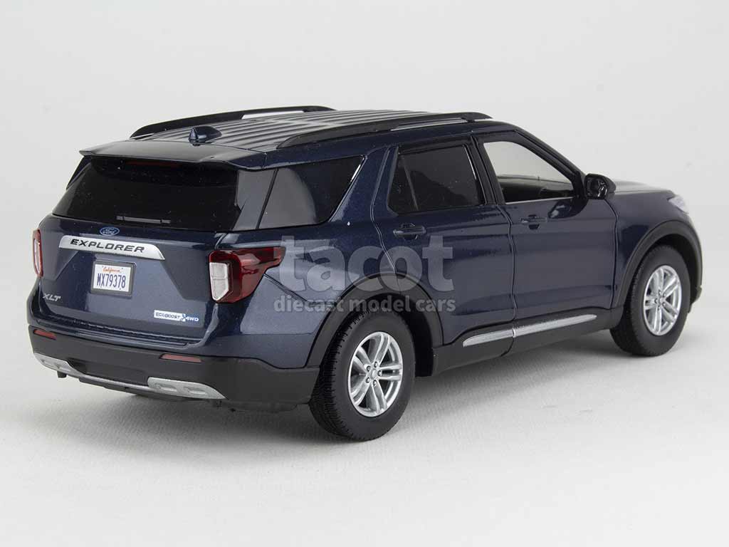 100735 Ford Explorer XLT 2022