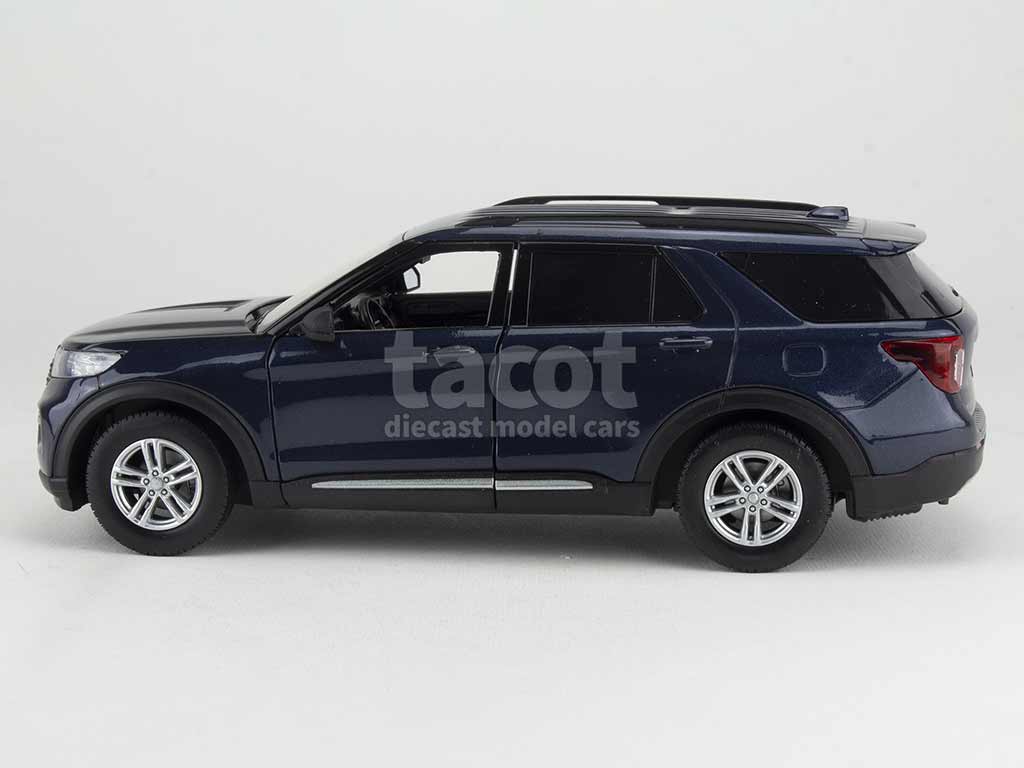 100735 Ford Explorer XLT 2022