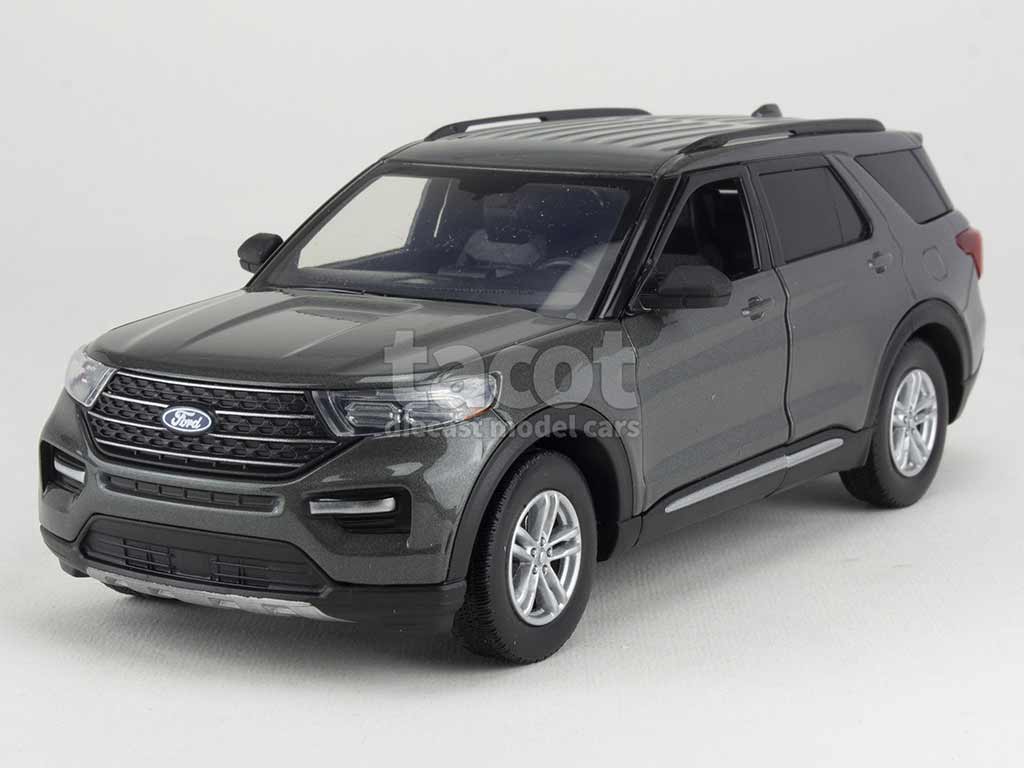 100736 Ford Explorer XLT 2022