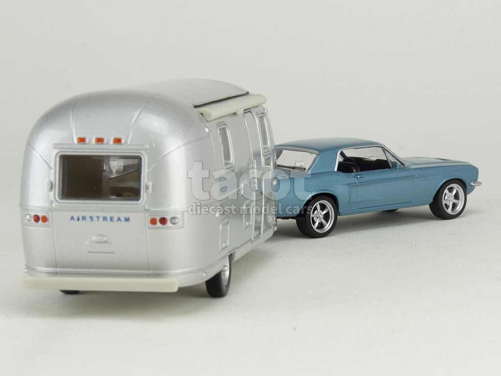 101179 Ford Mustang Coup&eacute; & Airstream 1968
