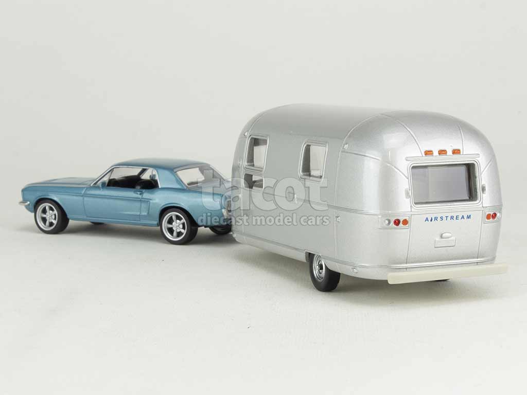 101179 Ford Mustang Coup&eacute; & Airstream 1968