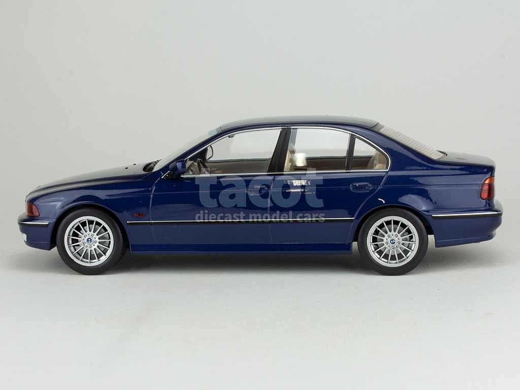 KK-Scale 1:18 BMW 540i (E39) limousine Année de construction 1995 bleu métallique KKDC181052