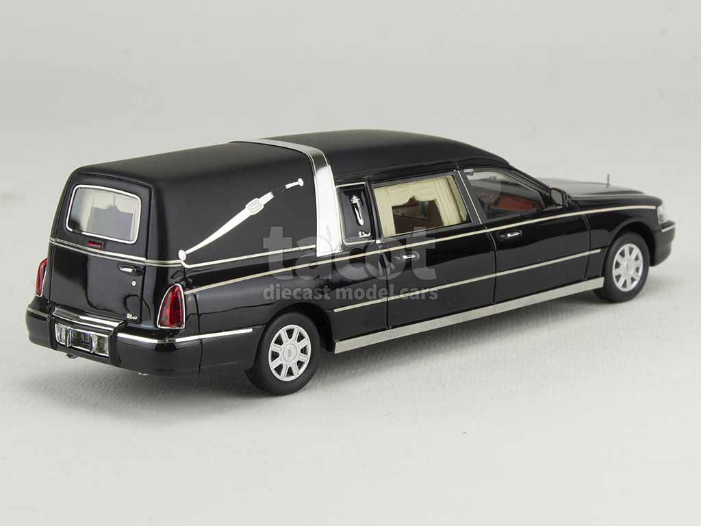 101302 Lincoln Town Car Hearse by Eagle Coach Co 2009