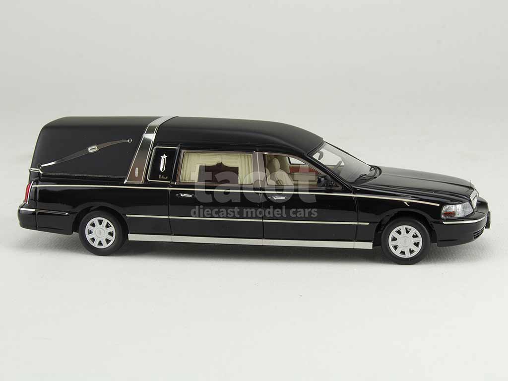 101302 Lincoln Town Car Hearse by Eagle Coach Co 2009
