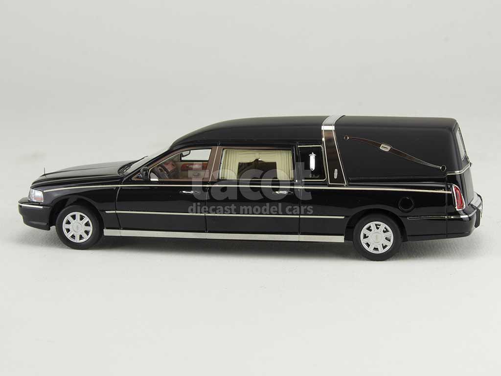 101302 Lincoln Town Car Hearse by Eagle Coach Co 2009