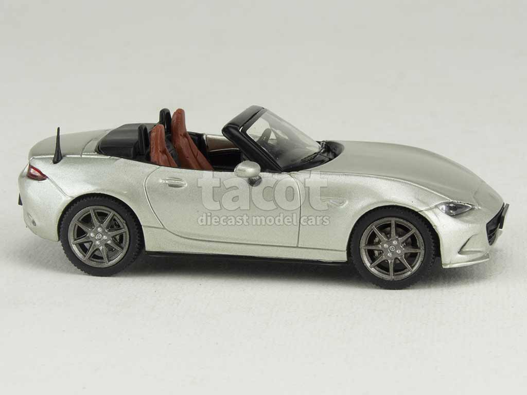 ixo Models Modellauto Mazda MX-5 Roadster 2019 beige metallic Modellauto  1:43 ixo models, Maßstab 1:43