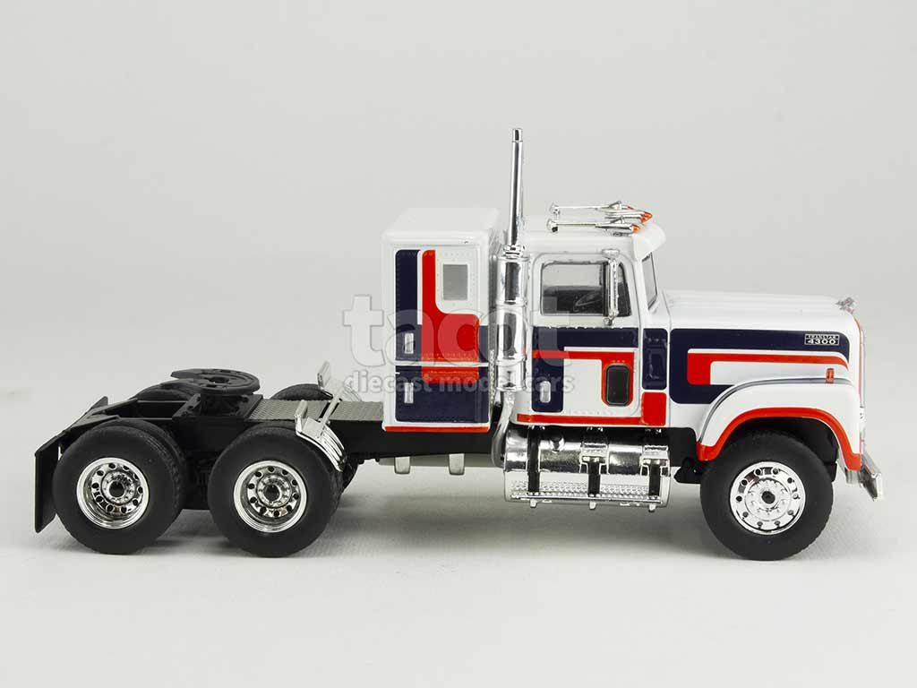 Miniature 1/43 Tracteur International Transtar 4300 IXO – Blanc – Modèle 1980 (Série TR153.22)
