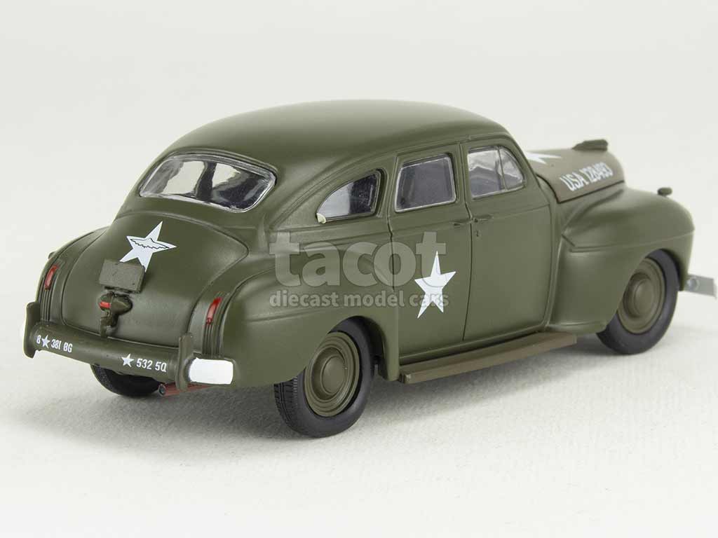 101895 De Soto Deluxe 4D Sedan Military 1941