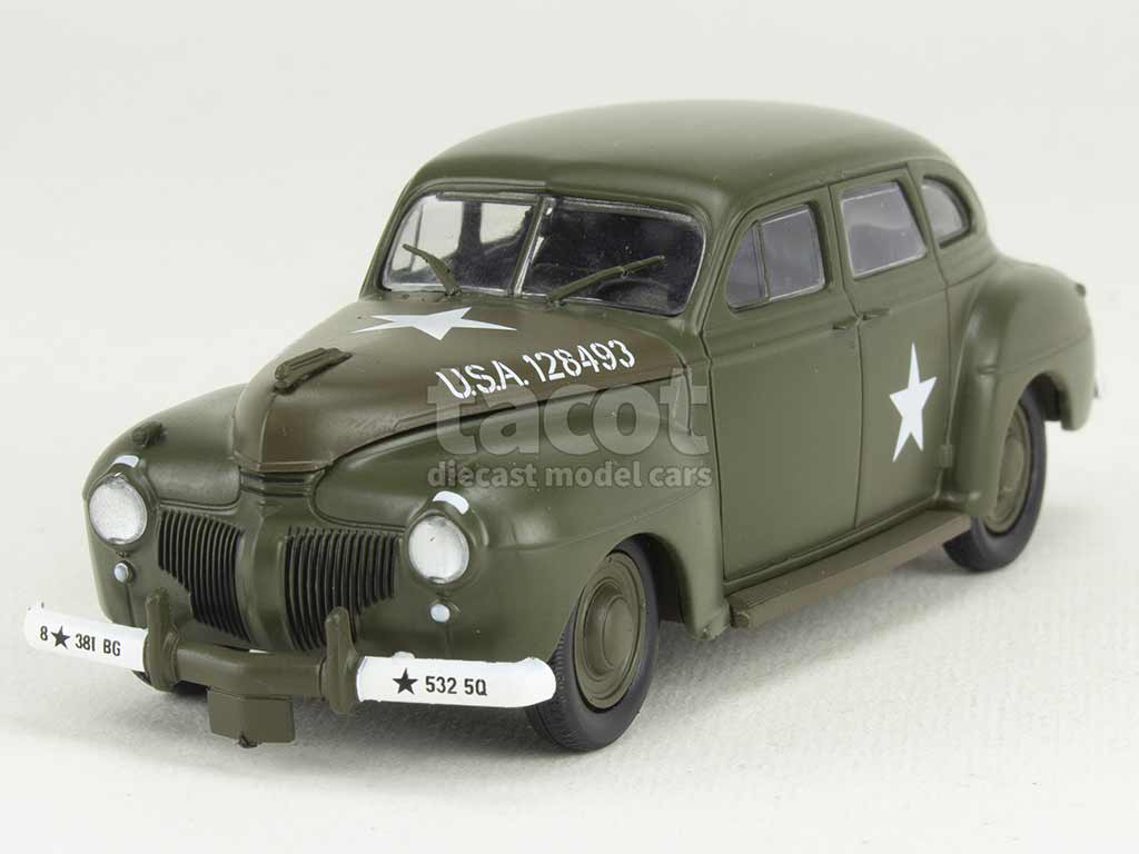101895 De Soto Deluxe 4D Sedan Military 1941