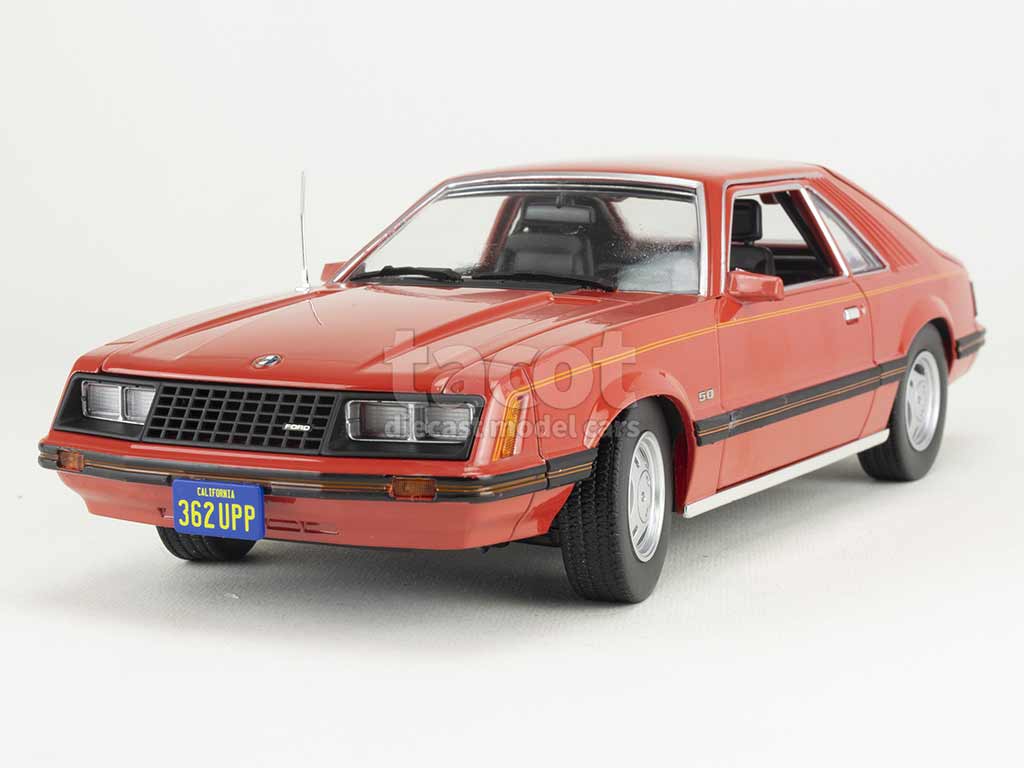 Ford - Mustang Ghia Charlie's Angels 1979 - Greenlight - 1 Ford - Mustang Ghia Charlie's Angels 1979 - Greenlight - 1