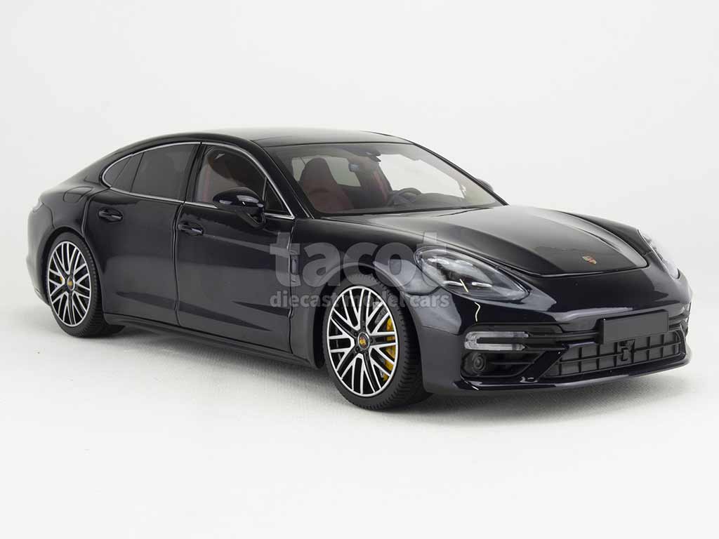 102097 Porsche Panamera Turbo S 2020