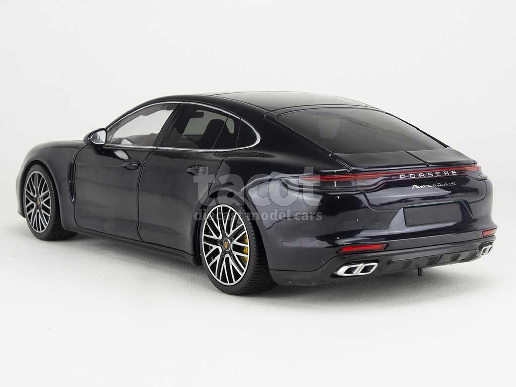 102097 Porsche Panamera Turbo S 2020