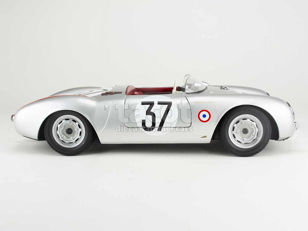 Voiture de course PORSCHE 550 Spyder n°130 de 1955