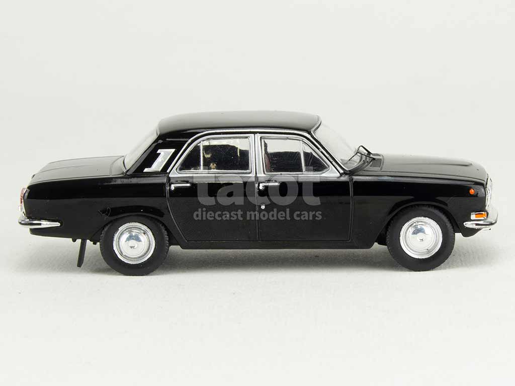 102249 GAZ Volga M24 1970