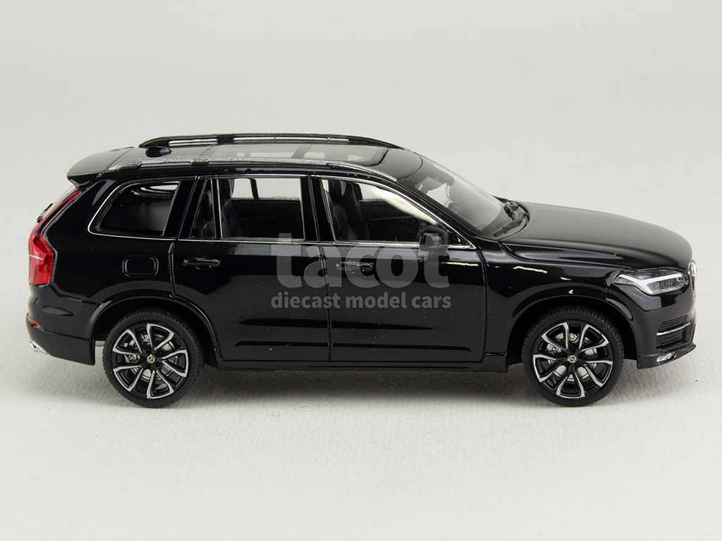 102473 Volvo XC90 2015