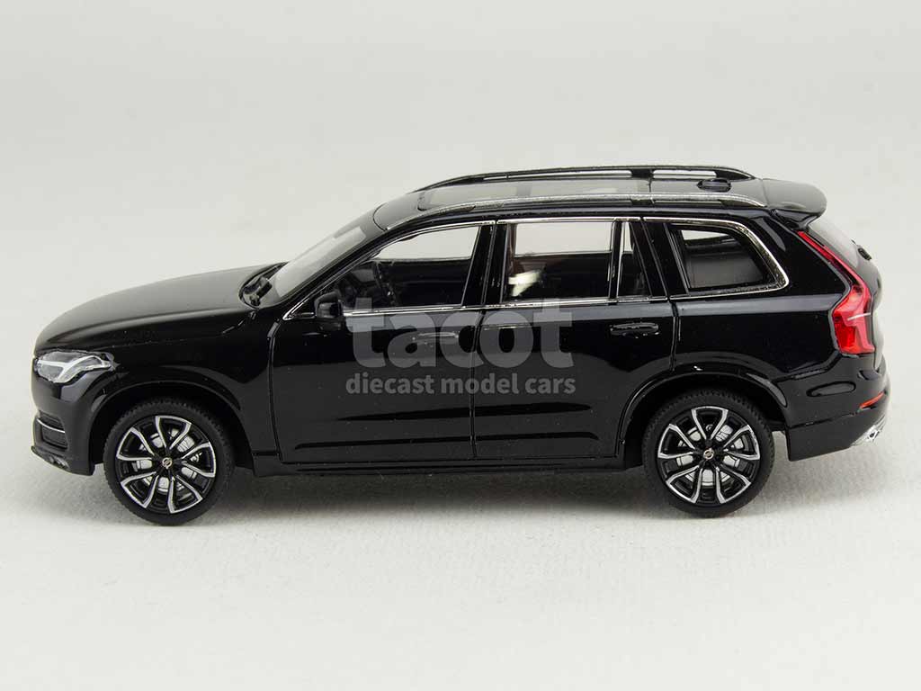 102473 Volvo XC90 2015