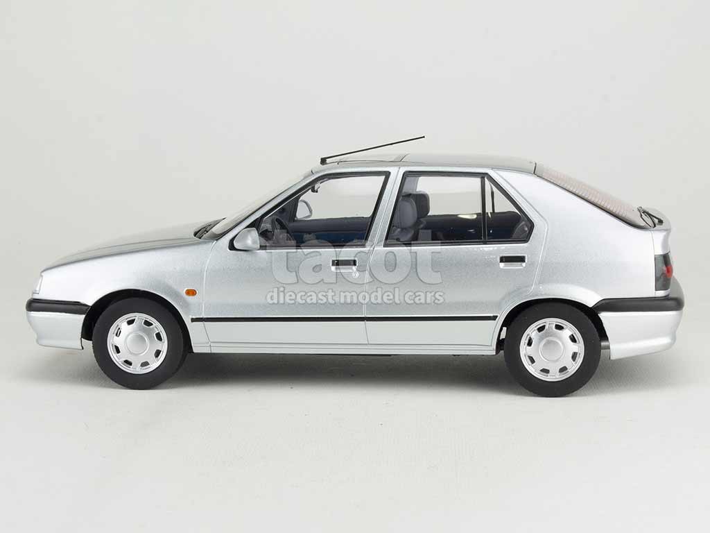 102492 Renault R19 5 Doors 1994