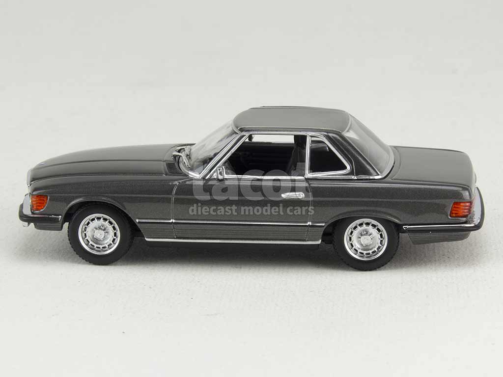 Voiture cabriolet MERCEDES 350 SL de 1974 couleur bleu avec une échelle de 1/43 conçu par MAXICHAMPS sur