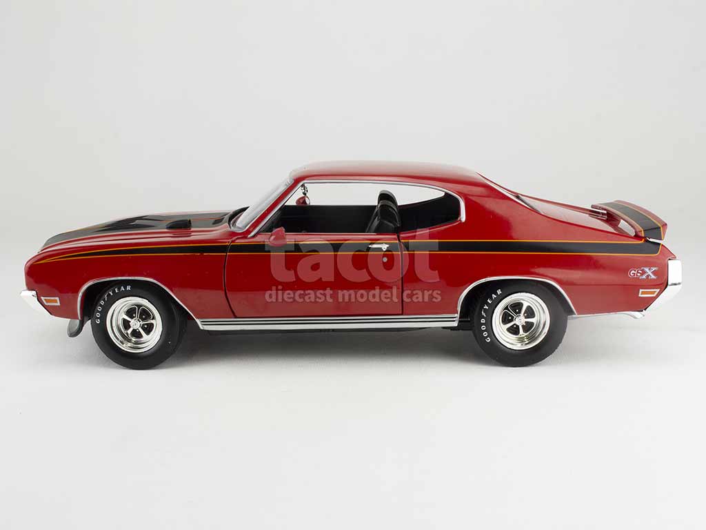 1972 Buick GSX en rouge feu - Classe de 1972 - MCACN - Auto