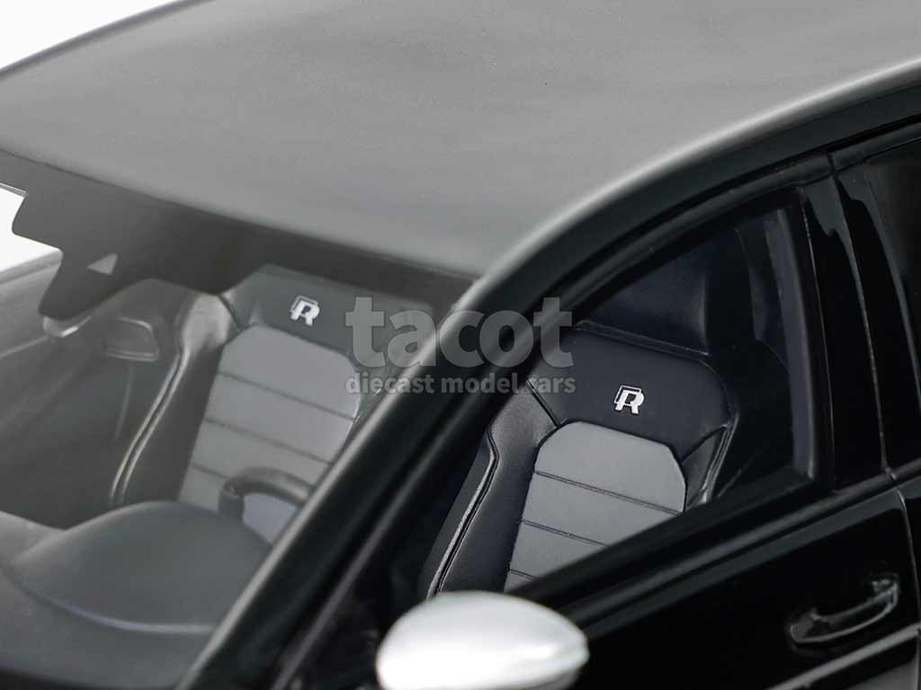 102614 Volkswagen Golf VII R 5 Doors 2017