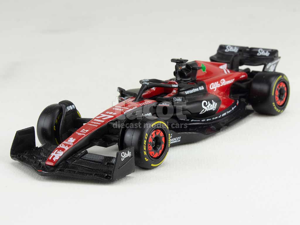 Une Voiture De Formule 1 Miniature Sur Table