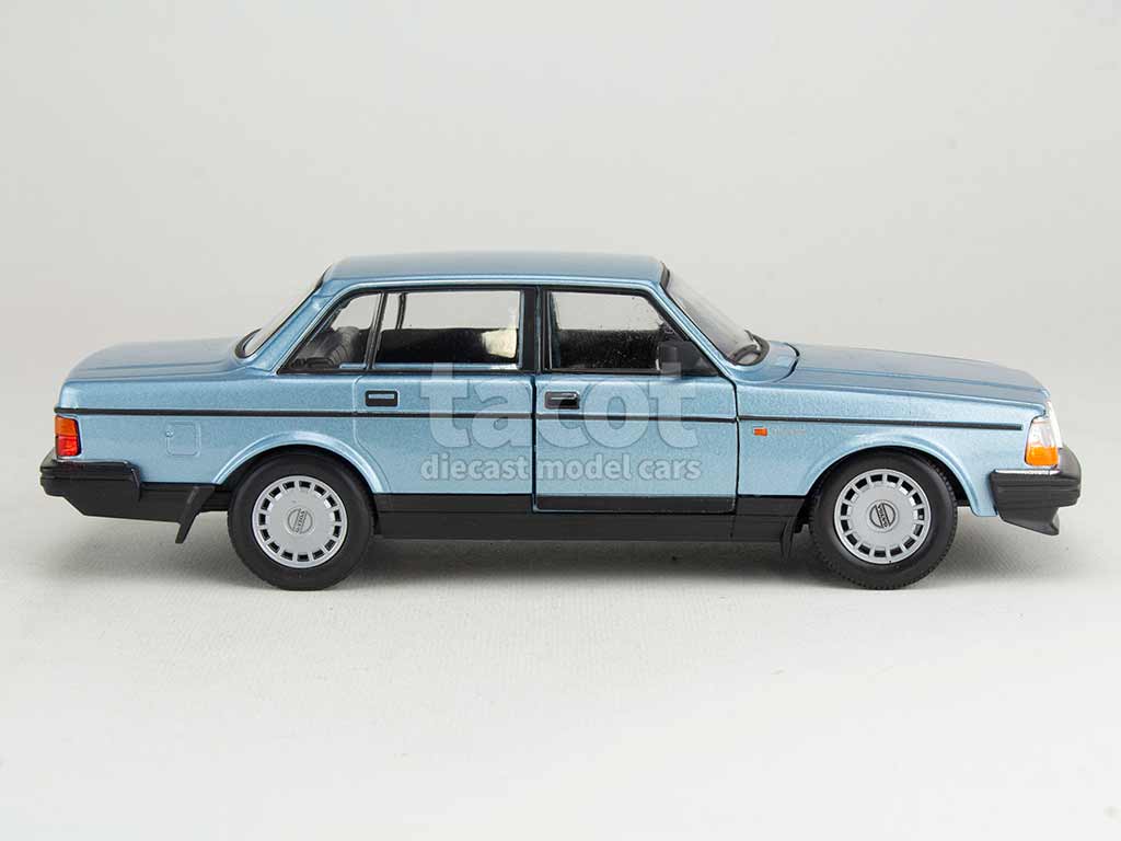 102657 Volvo 240 GL 1986