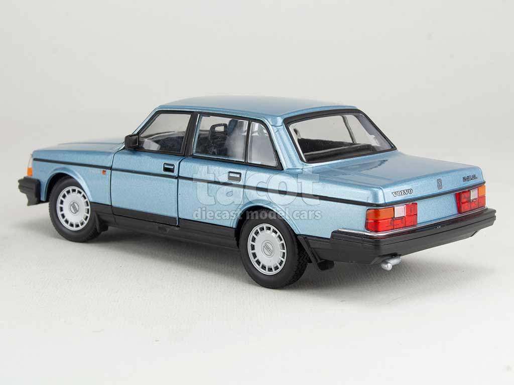102657 Volvo 240 GL 1986