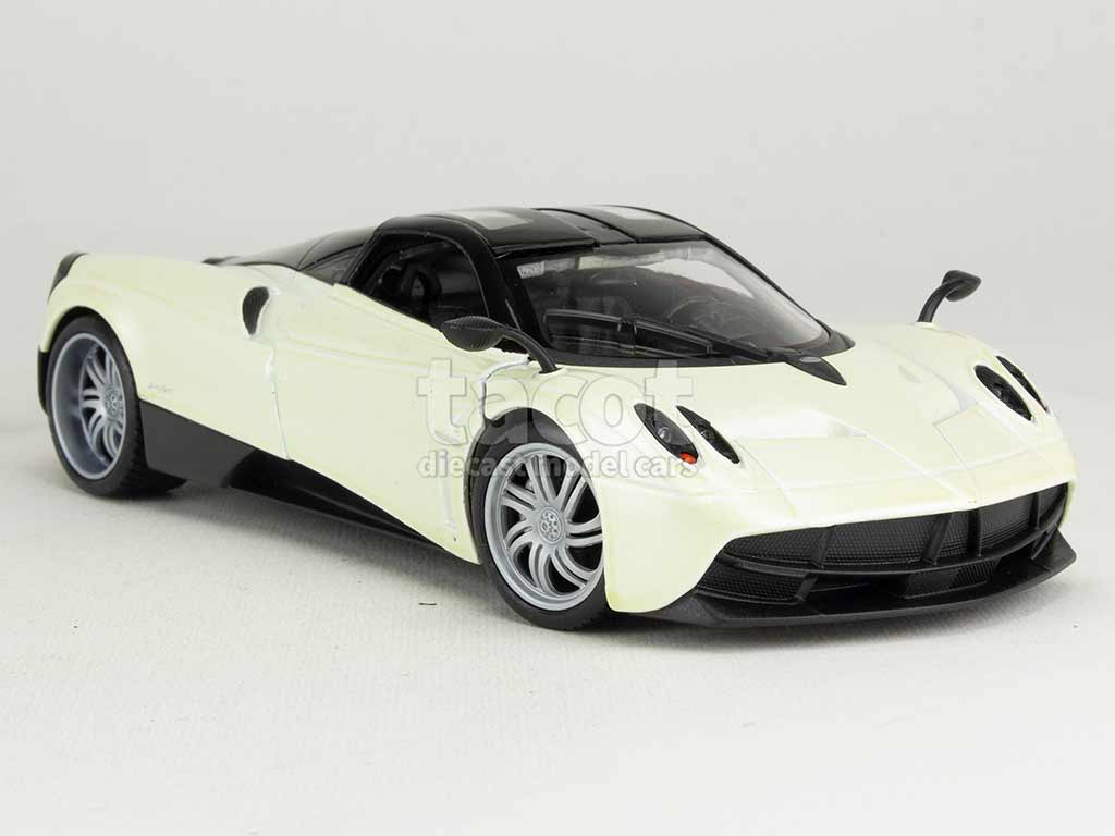 102665 Pagani Huayra 2011