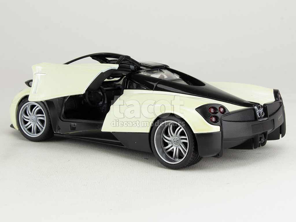 102665 Pagani Huayra 2011