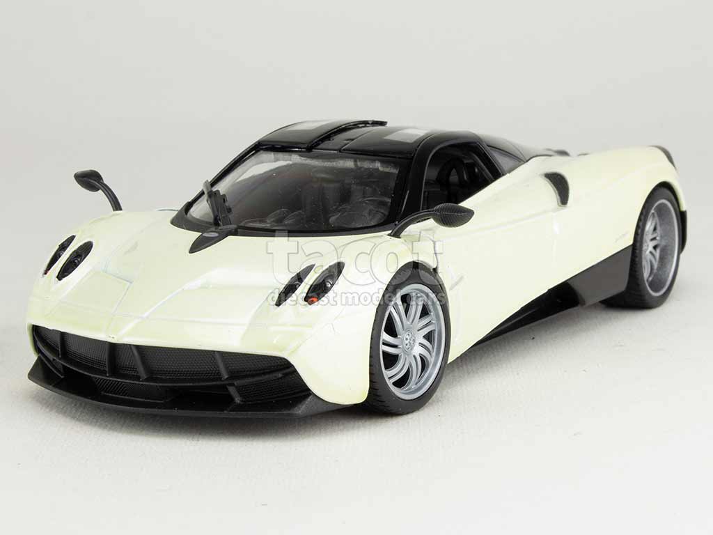102665 Pagani Huayra 2011