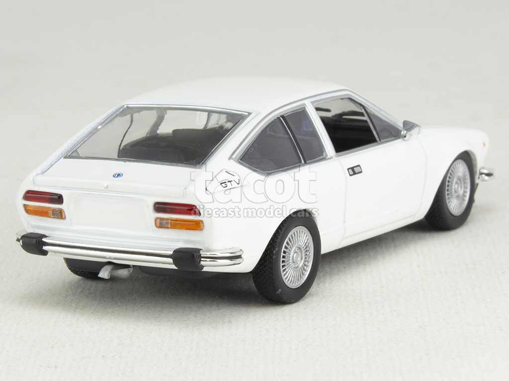 102708 Alfa Romeo Alfetta GTV 1976