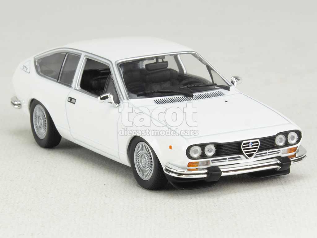 102708 Alfa Romeo Alfetta GTV 1976