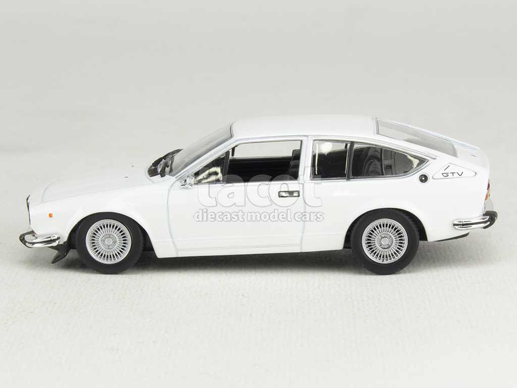 102708 Alfa Romeo Alfetta GTV 1976