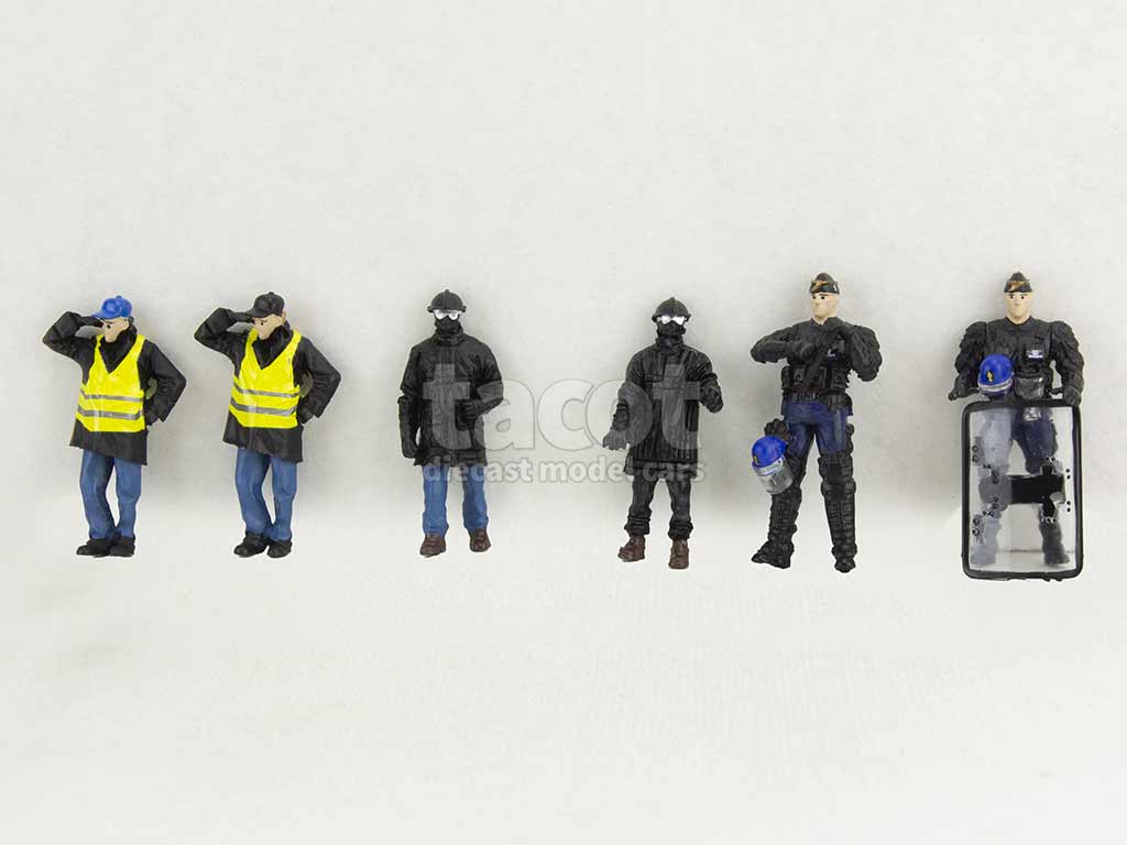 102716 Divers Set 6 Figurines Gendarmes et Manifestants
