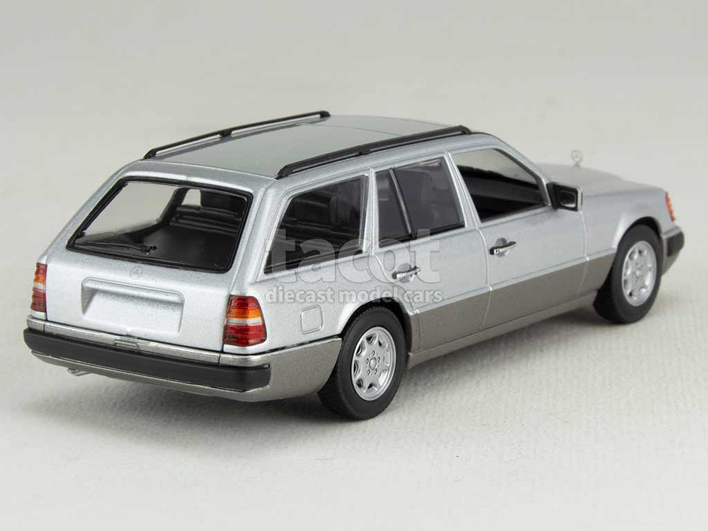 102815 Mercedes 300 TE Break/ S124 1990
