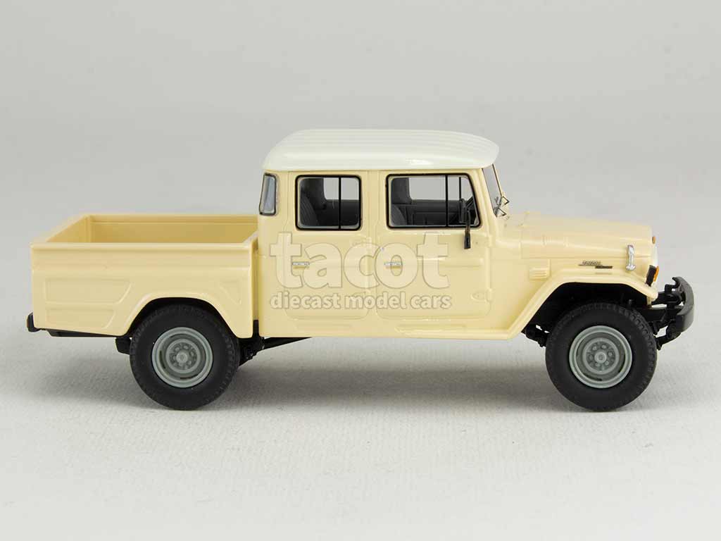 102865 Toyota HJ45 Land Cruiser Crew Cab 1979