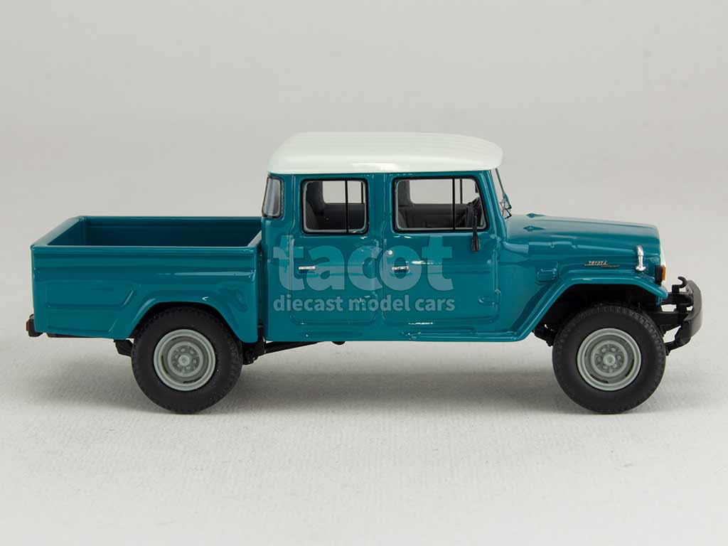 102866 Toyota HJ45 Land Cruiser Crew Cab 1979