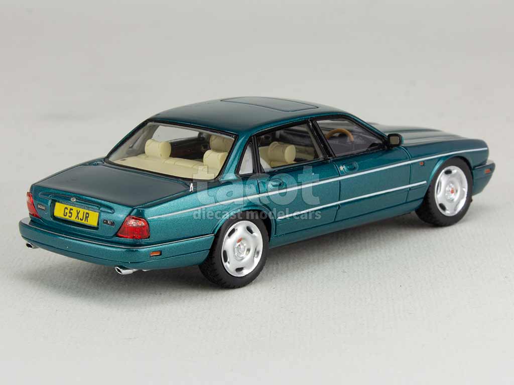 102867 Jaguar XJR/ X300 1994