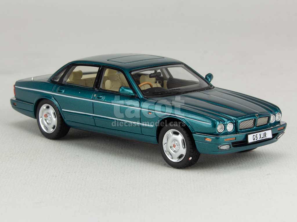 102867 Jaguar XJR/ X300 1994