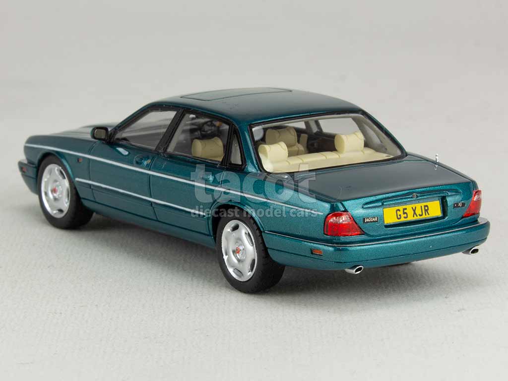 102867 Jaguar XJR/ X300 1994