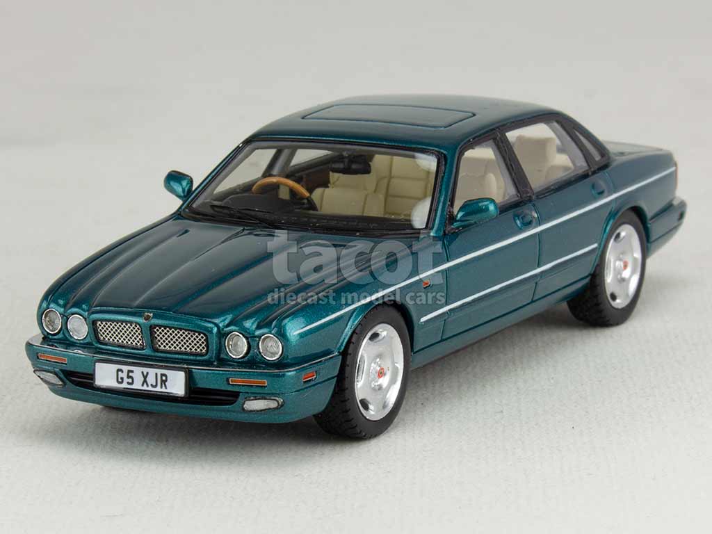102867 Jaguar XJR/ X300 1994