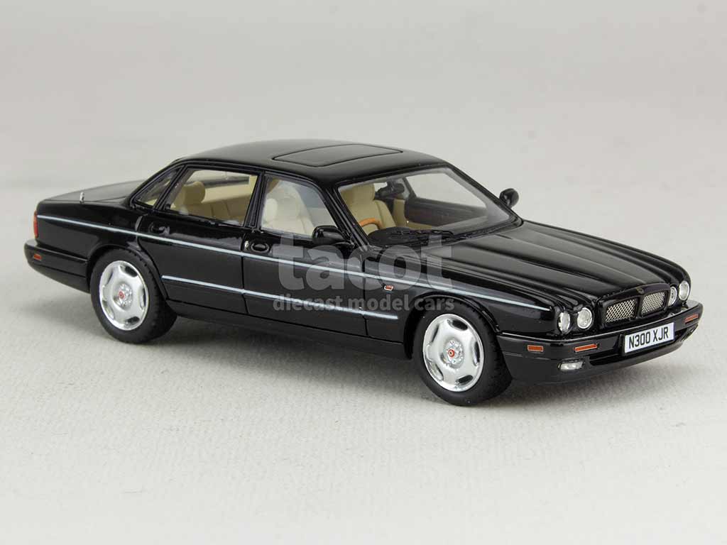 102868 Jaguar XJR/ X300 1994