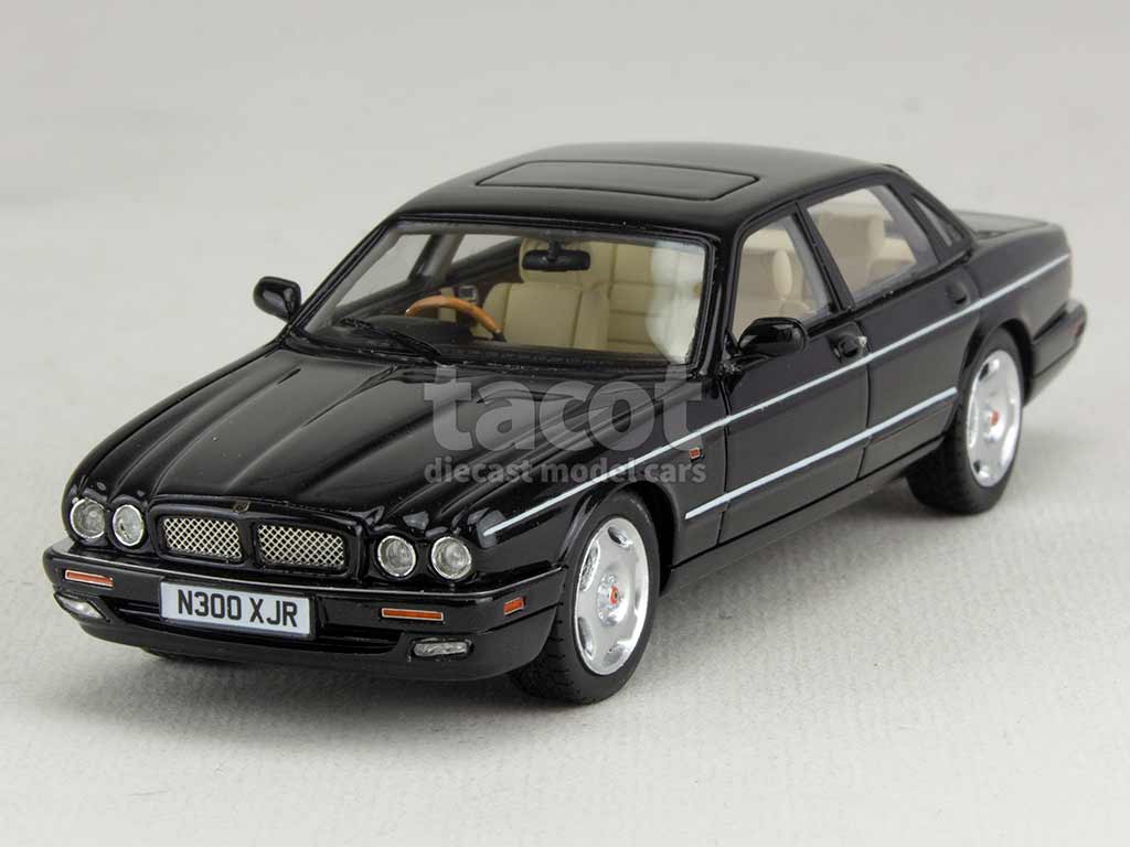 102868 Jaguar XJR/ X300 1994