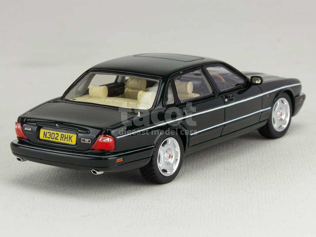102869 Jaguar XJR/ X300 1994